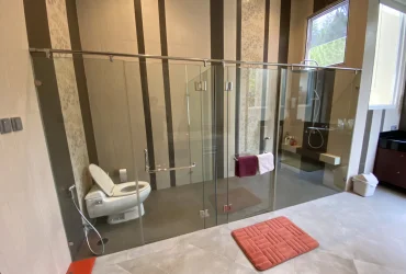 Kaca Shower Screen dengan Tampilan Modern